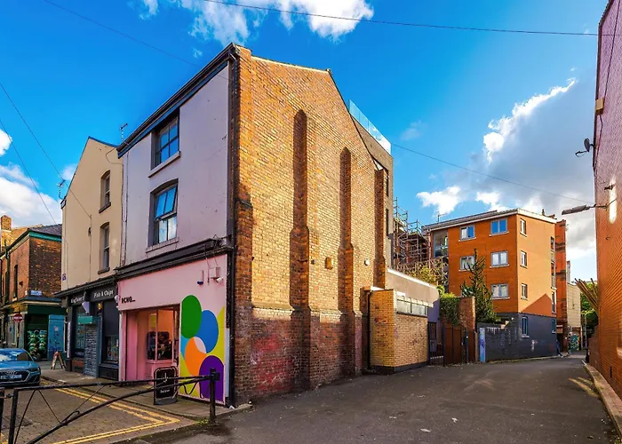 Stunning 3br Townhouse, Terrace, Games, Free Parking Manchester