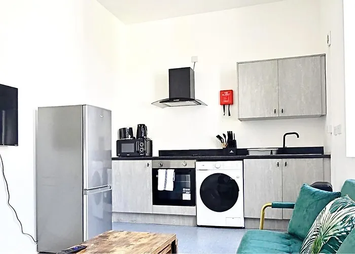 Stylish 1br Executive Bury With Kitchen And Wifi