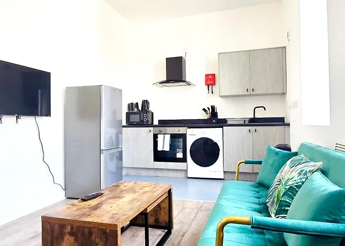 Stylish 1br Executive Bury With Kitchen And Wifi *