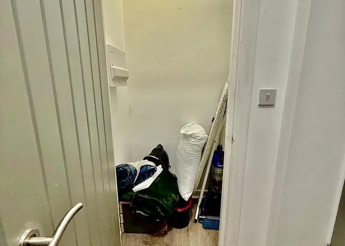 Stylish 1br Executive Bury With Kitchen And Wifi Manchester