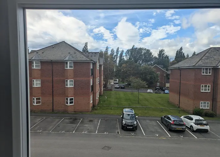 منزل للإقامة Comfortable And Peaceful 2 Bedroom Flat With Shared Bathroom And Kitchen Close To Airport