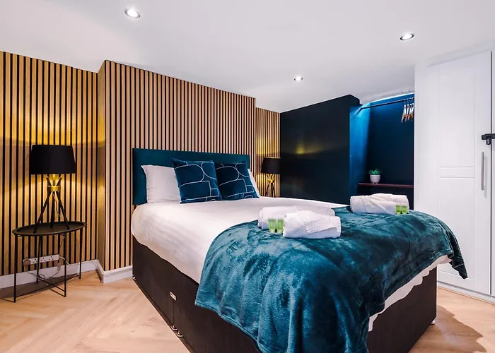 Stunning 5bed 3bath House, Parking, Manchester