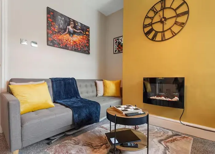 Stylish 3-bedroom 14mins To Co-op Live Arena Manchester