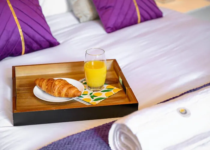 Σπίτι διακοπών Bright And Cosy 3-bedroom Near - Free Parking - Sleeps 6 *