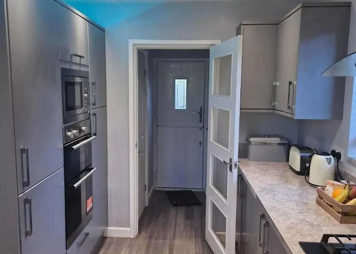 Prázdninový dům Sleeps 5 - Free Parking Wifi Near Airport &