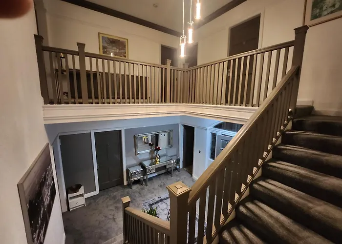 Charming Tudor White House Free Wifi *