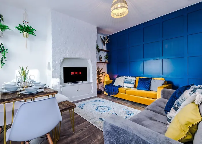 Spacious 4br With 3 Baths, Prázdninový dům *