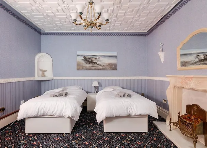 Beautiful 'mayfield' With Private Pool! بيت للعطل