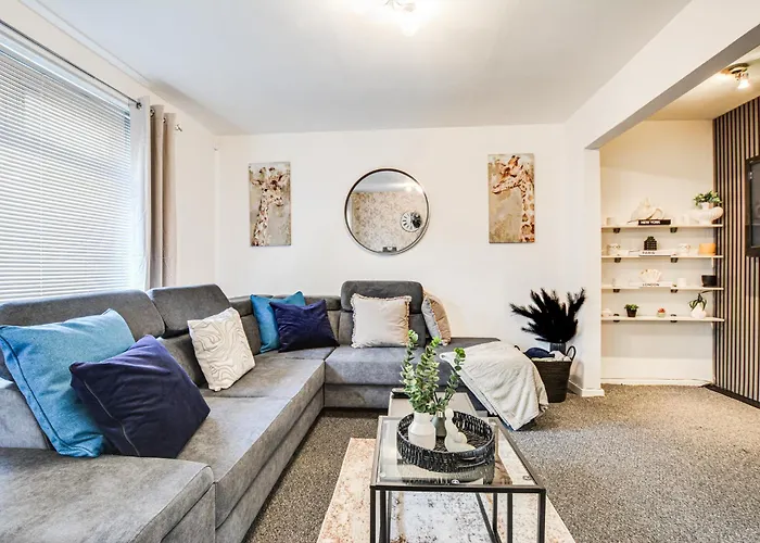 New 3 Bedroom Stylish With Drive & Garden 別荘