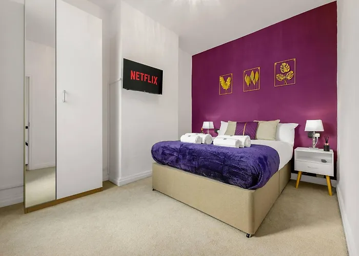 Bright And Cosy 3-bedroom Near - Free Parking - Sleeps 6