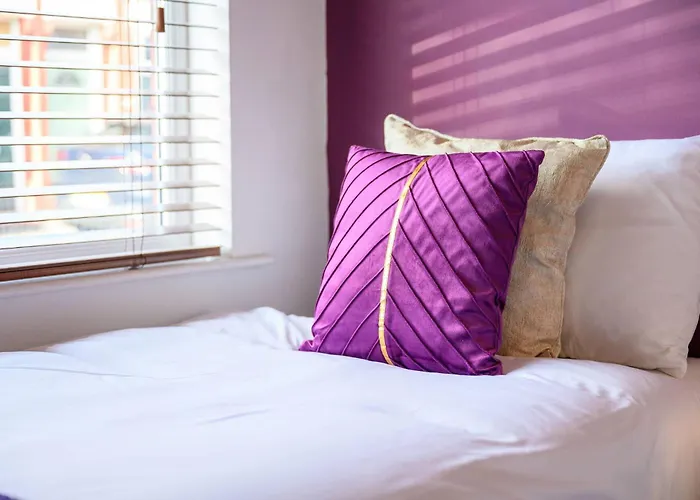 Bright And Cosy 3-bedroom Near - Free Parking - Sleeps 6 Σπίτι διακοπών *