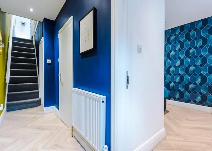 Stunning 5bed 3bath House, Parking, Dom wakacyjny