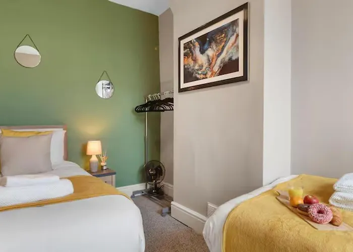 Stylish 3-bedroom 14mins To Co-op Live Arena