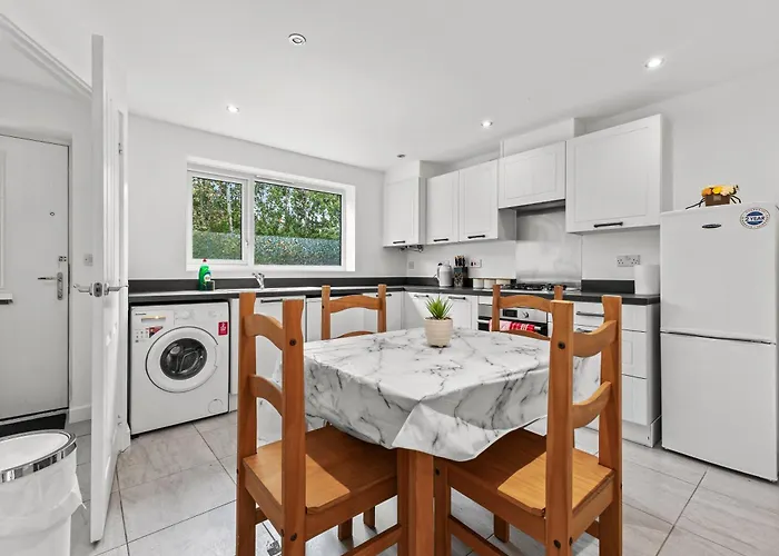 3 Bedroom House With 5 Beds And Parking 18lw 펜션 맨체스터