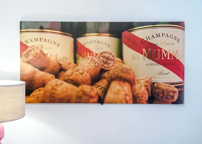 Dom wakacyjny Minutes To The Coop Live Arena & Etihad Stadium - Free Parking With Ev Charger *