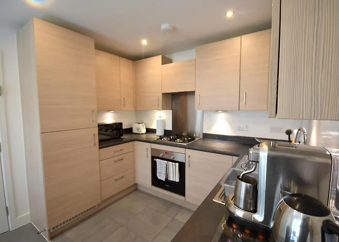 Modern 3br With Garden And Parking Mcr Prázdninový dům