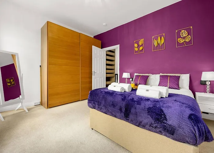 Bright And Cosy 3-bedroom Near - Free Parking - Sleeps 6 펜션 맨체스터