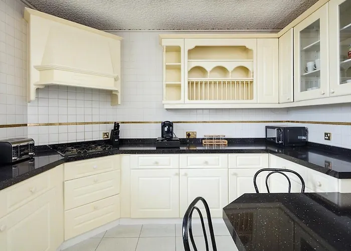 Beautiful 'mayfield' With Private Pool! 펜션 *