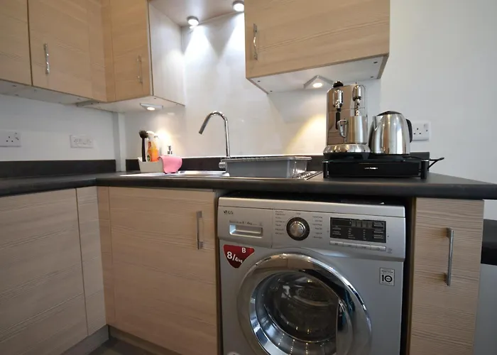 Дом отдыха Modern 3br With Garden And Parking Mcr