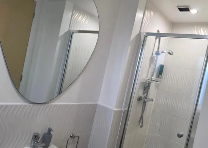 Metrostay Guest house 4*