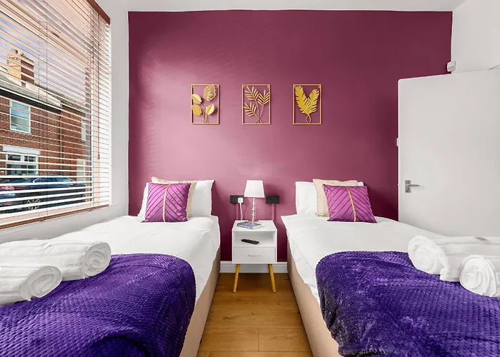 Bright And Cosy 3-bedroom Near - Free Parking - Sleeps 6 펜션 맨체스터