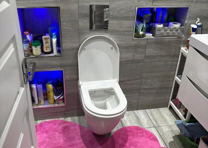 Female&family Single, Double And King Size With Shared Bathroom Habitación en casa particular