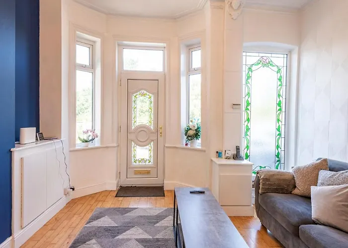 Spacious 3br Family With Big Garden Holiday home Manchester