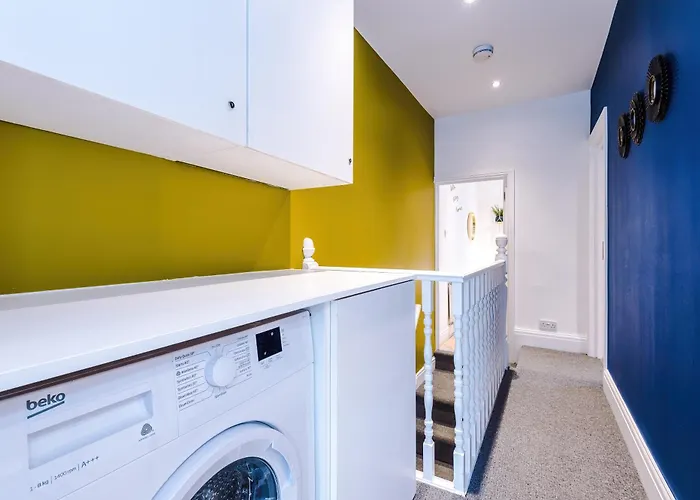 Stunning 5bed 3bath House, Parking,