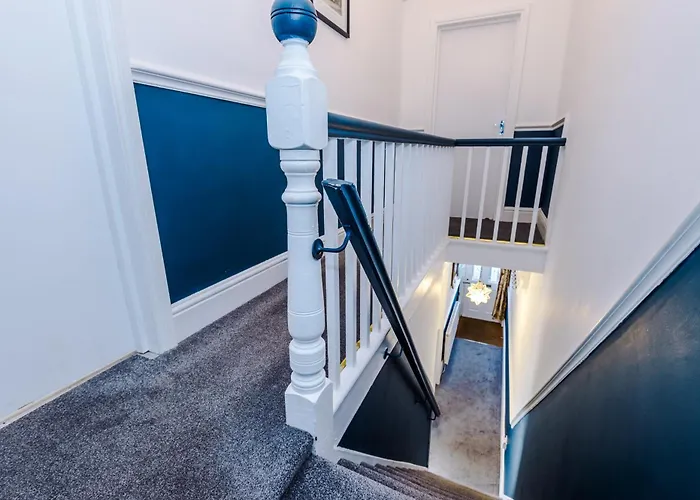 펜션 Spacious 4br With 3 Baths, 맨체스터