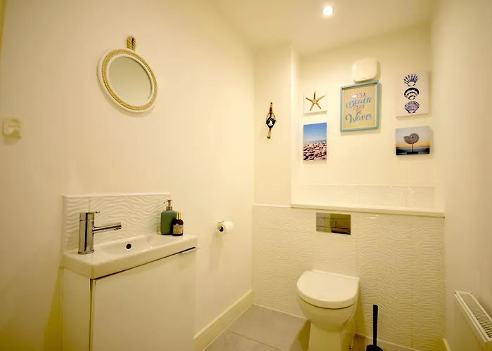 Modern 3br With Garden And Parking Mcr * Манчестер