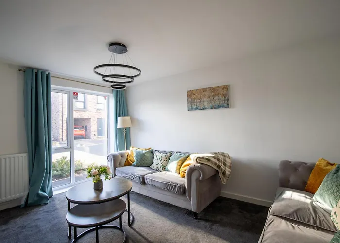 Luxury Deluxe - 4 Bedrooms - 6 Beds - 10 Guests - Private Parking - Contractors Welcome - Trafford Stretford Apartament Manchester