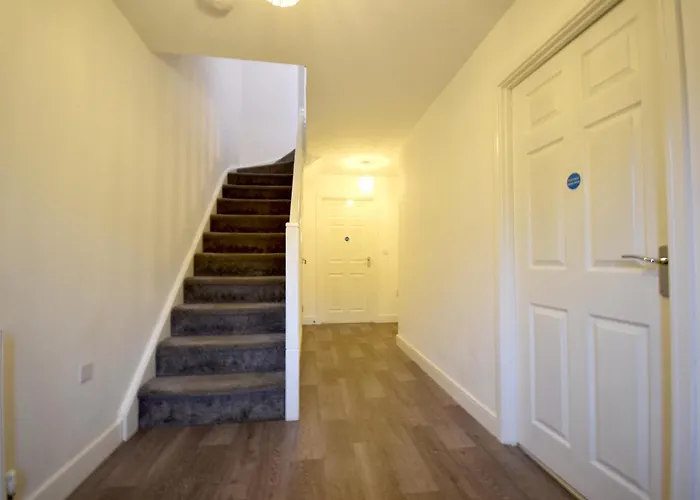 Дом отдыха Modern 3br With Garden And Parking Mcr