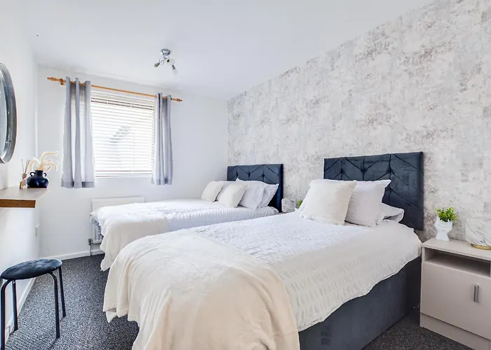 New 3 Bedroom Stylish With Drive & Garden マンチェスター