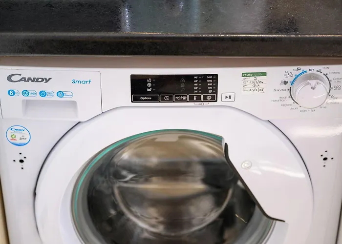 Bright And Cosy 3-bedroom Near - Free Parking - Sleeps 6 펜션 맨체스터