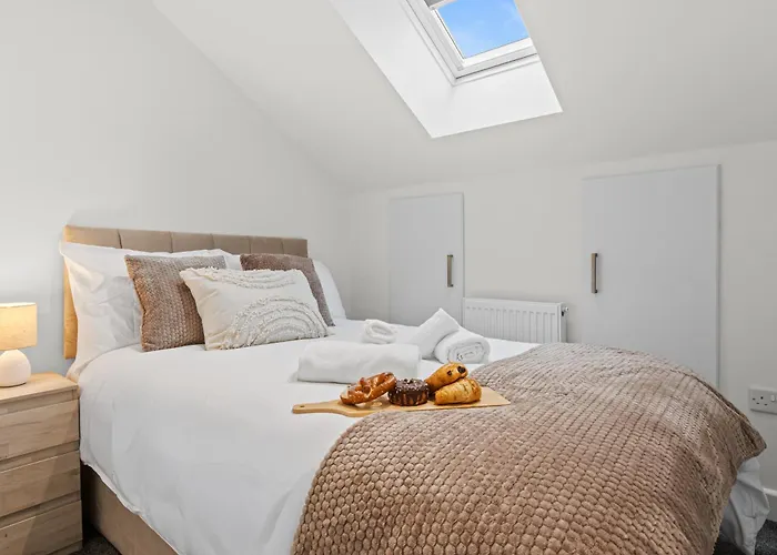 Cosy Stylish 5-bed 3-bath, With Free Wi-fi, Garden And Parking * Manchester