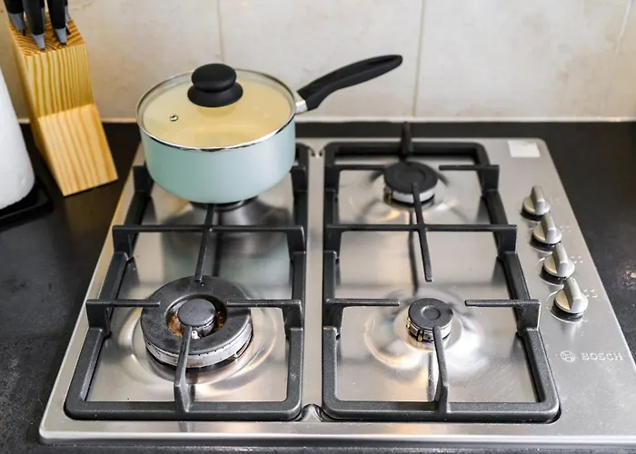 Bright And Cosy 3-bedroom Near - Free Parking - Sleeps 6 Σπίτι διακοπών