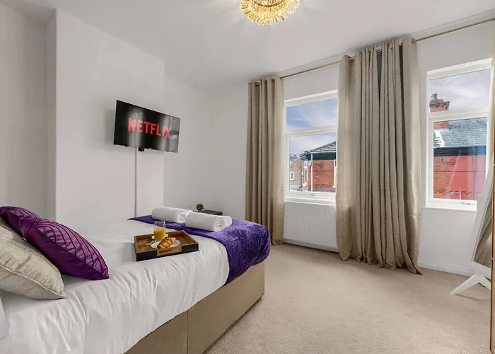 펜션 Bright And Cosy 3-bedroom Near - Free Parking - Sleeps 6