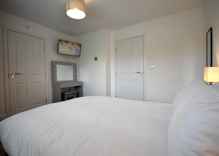 Modern 3br With Garden And Parking Mcr Манчестер