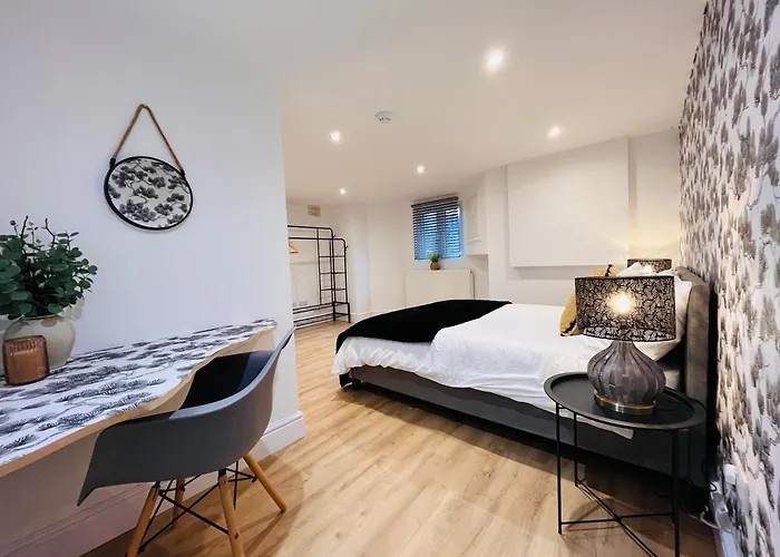 펜션 Stylish 5br 5ba In Salford Street Parking *