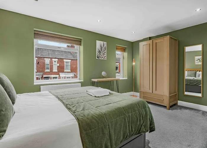 Guest house Guestready - Charming Retreat In Trafford 4*