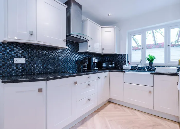 Stunning 5bed 3bath House, Parking, Manchester