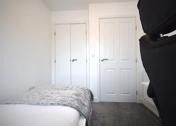 Modern 3br With Garden And Parking Mcr *