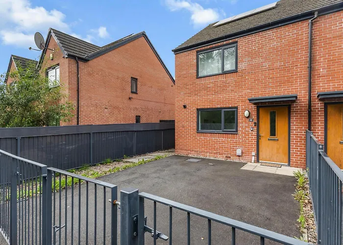 別荘 3 Bedroom House With 5 Beds And Parking 18lw *