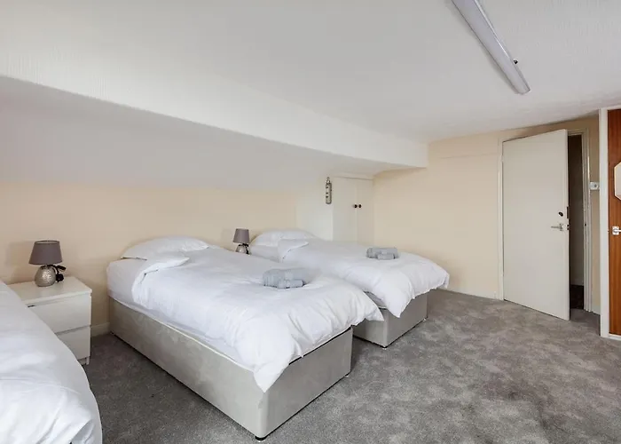 Beautiful 'mayfield' With Private Pool! بيت للعطل