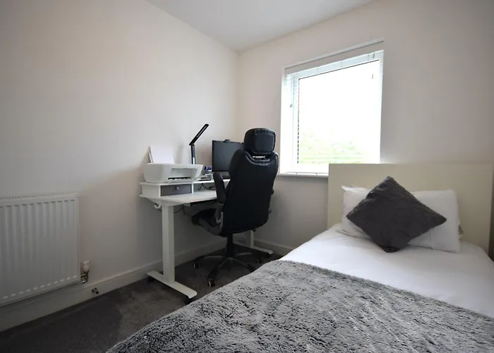 Holiday home Modern 3br With Garden And Parking Mcr