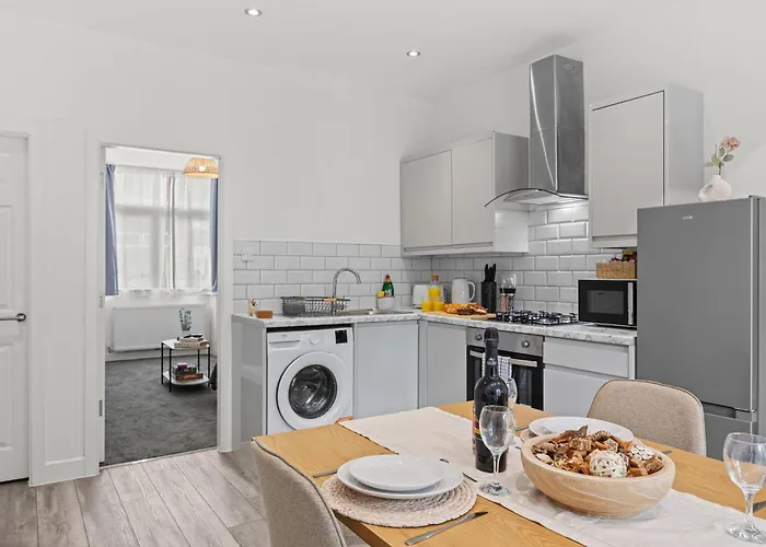 Cosy Stylish 5-bed 3-bath, With Free Wi-fi, Garden And Parking * مانشستر