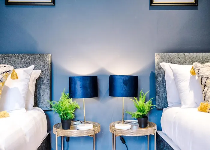 Stunning 5bed 3bath House, Parking,