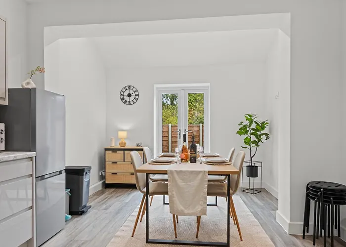 Cosy Stylish 5-bed 3-bath, With Free Wi-fi, Garden And Parking Dom wakacyjny Manchester