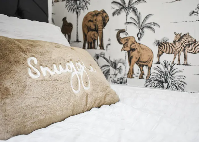 New 3 Bedroom Stylish With Drive & Garden Prázdninový dům Manchester