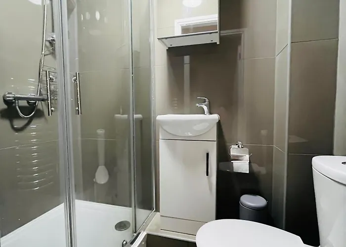 Stylish 5br 5ba In Salford Street Parking Prázdninový dům *